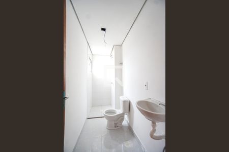 Banheiro social de apartamento à venda com 2 quartos, 49m² em Vila Carrão, São Paulo