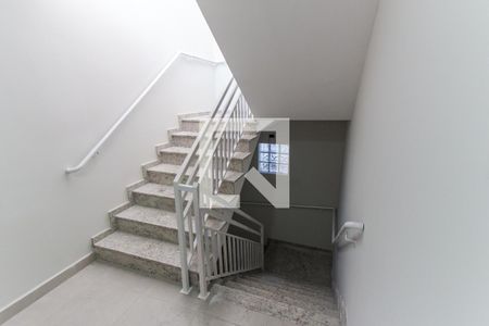 Apartamento para alugar com 25m², 1 quarto e sem vaga Apartamento para alugar com 25m², 1 quarto e sem vagaEscada
