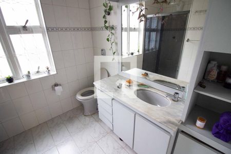 Casa à venda com 240m², 3 quartos e 2 vagasBanheiro
