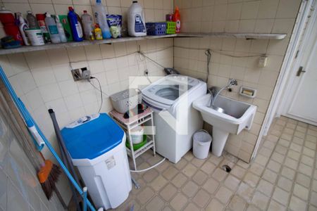 Casa à venda com 240m², 3 quartos e 2 vagasLavanderia e Área de Serviço