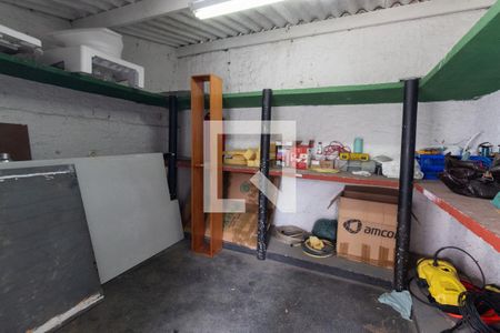 Casa à venda com 180m², 2 quartos e 1 vaga Casa à venda com 180m², 2 quartos e 1 vagaCômodo dos fundos