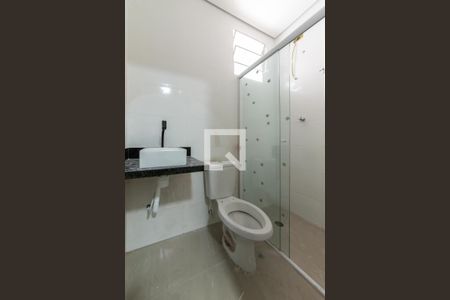 Banheiro de kitnet/studio para alugar com 1 quarto, 28m² em Vila Nair, São Paulo