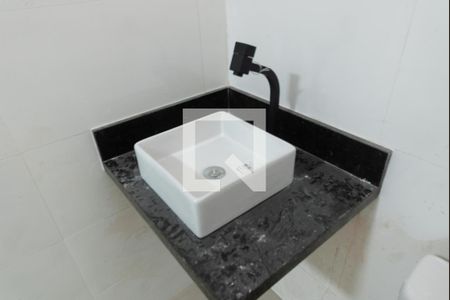 Banheiro de kitnet/studio para alugar com 1 quarto, 28m² em Vila Nair, São Paulo