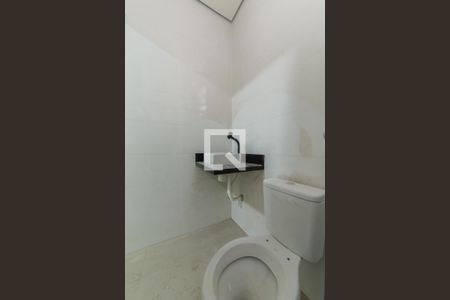 Banheiro de kitnet/studio para alugar com 1 quarto, 28m² em Vila Nair, São Paulo