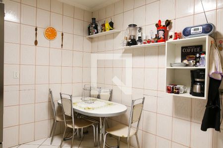 Casa à venda com 206m², 4 quartos e 2 vagas Casa à venda com 206m², 4 quartos e 2 vagasCozinha