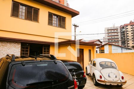 Casa à venda com 206m², 4 quartos e 2 vagas Casa à venda com 206m², 4 quartos e 2 vagasQuintal e Garagem