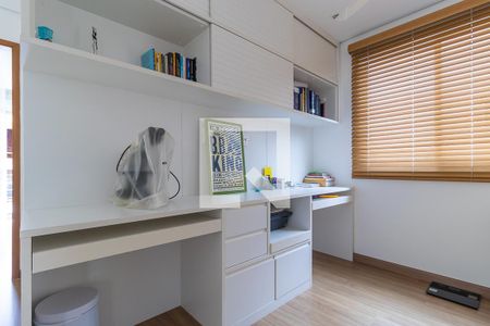 Casa à venda com 189m², 3 quartos e 2 vagas Casa à venda com 189m², 3 quartos e 2 vagasEscritório