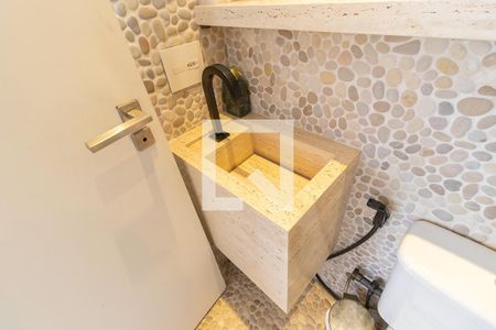 Casa à venda com 189m², 3 quartos e 2 vagas Casa à venda com 189m², 3 quartos e 2 vagasBanheiro externo