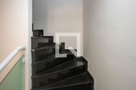 Escada de casa para alugar com 3 quartos, 128m² em Jardim Sao Cristovao, São Paulo