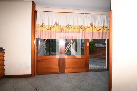 Casa à venda com 278m², 5 quartos e 4 vagassalão de festas-garagem