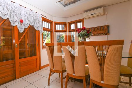 Casa à venda com 278m², 5 quartos e 4 vagassala de jantar