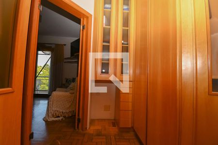 Casa à venda com 278m², 5 quartos e 4 vagasarmário-closet