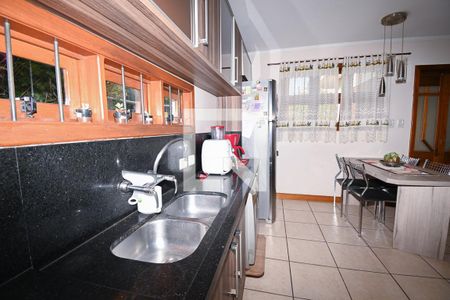 Casa à venda com 278m², 5 quartos e 4 vagascozinha
