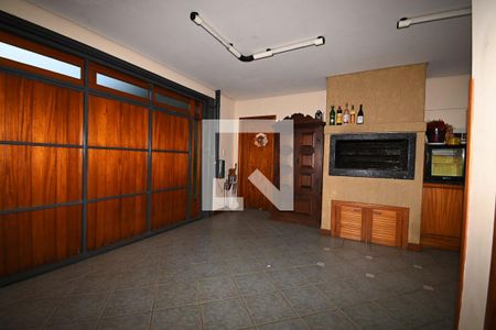 Casa à venda com 278m², 5 quartos e 4 vagassalão de festas-garagem