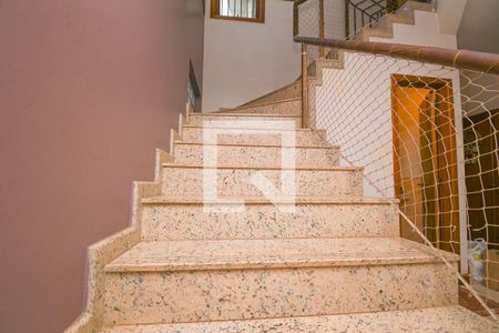 Casa à venda com 278m², 5 quartos e 4 vagasescadaria