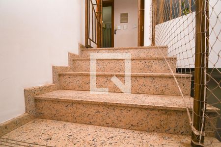 Casa à venda com 278m², 5 quartos e 4 vagasescadaria