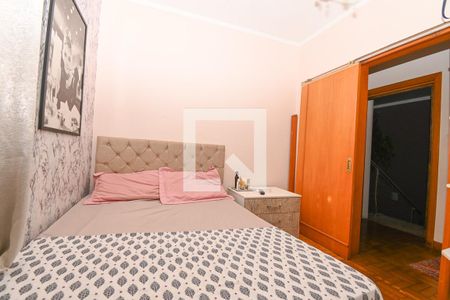 Casa à venda com 278m², 5 quartos e 4 vagasquarto 2