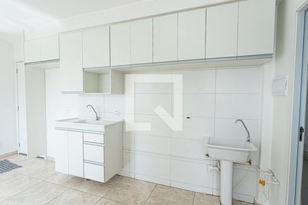 Sala, cozinha e área de serviço de apartamento à venda com 2 quartos, 38m² em Vila Pirituba, São Paulo
