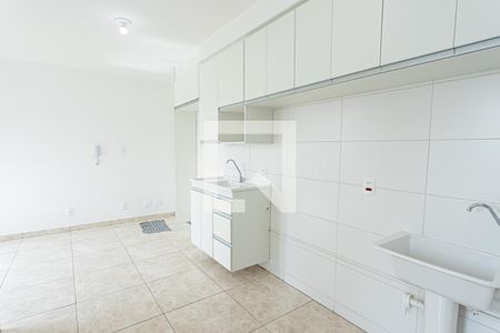 Sala, cozinha e área de serviço de apartamento à venda com 2 quartos, 38m² em Vila Pirituba, São Paulo