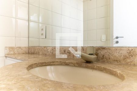 Banheiro Social - Torneira de apartamento para alugar com 2 quartos, 62m² em Santa Cecília, São Paulo