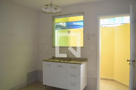cozinha de casa para alugar com 3 quartos, 84m² em Luz, Nova Iguaçu