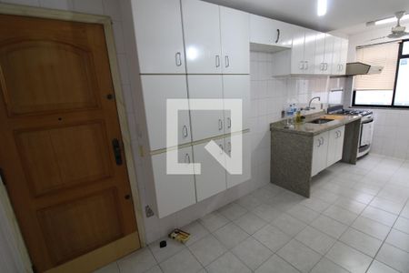 Apartamento à venda com 172m², 4 quartos e 2 vagasCozinha 