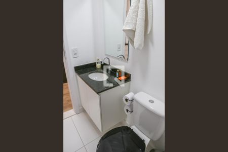 Banheiro de kitnet/studio para alugar com 1 quarto, 28m² em Perdizes, São Paulo