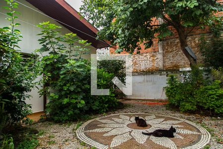 Casa à venda com 270m², 4 quartos e 7 vagas Casa à venda com 270m², 4 quartos e 7 vagasQuintal