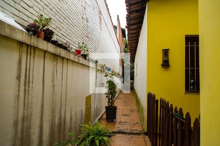 Casa à venda com 270m², 4 quartos e 7 vagas Casa à venda com 270m², 4 quartos e 7 vagasCorredor