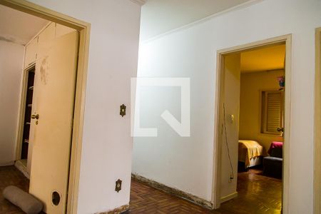 Casa à venda com 270m², 4 quartos e 7 vagas Casa à venda com 270m², 4 quartos e 7 vagasCorredor