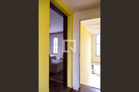 Casa à venda com 270m², 4 quartos e 7 vagas Casa à venda com 270m², 4 quartos e 7 vagasCorredor