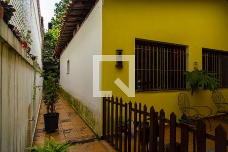 Casa à venda com 270m², 4 quartos e 7 vagas Casa à venda com 270m², 4 quartos e 7 vagasCorredor