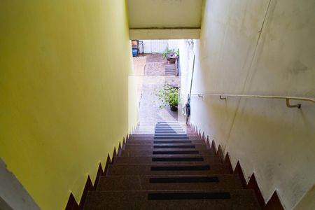 Casa à venda com 270m², 4 quartos e 7 vagas Casa à venda com 270m², 4 quartos e 7 vagasCorredor - Escada