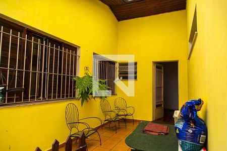 Casa à venda com 270m², 4 quartos e 7 vagas Casa à venda com 270m², 4 quartos e 7 vagasQuintal