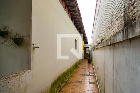 Casa à venda com 270m², 4 quartos e 7 vagas Casa à venda com 270m², 4 quartos e 7 vagasCorredor