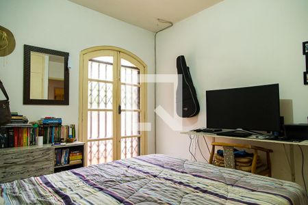 Casa à venda com 270m², 4 quartos e 7 vagas Casa à venda com 270m², 4 quartos e 7 vagasQuarto 2