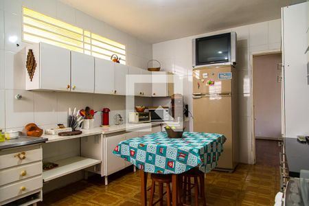 Casa à venda com 270m², 4 quartos e 7 vagas Casa à venda com 270m², 4 quartos e 7 vagasCozinha