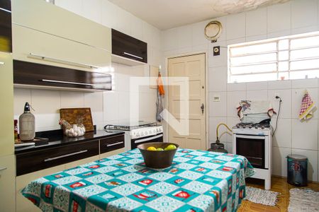 Casa à venda com 270m², 4 quartos e 7 vagas Casa à venda com 270m², 4 quartos e 7 vagasCozinha