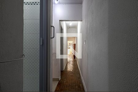 corredor para os comodo de casa à venda com 3 quartos, 120m² em Cambuci, São Paulo