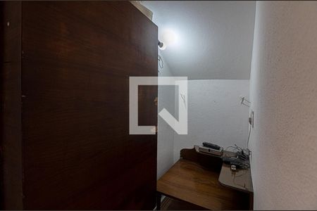 espaço em embaixo da escada de casa à venda com 3 quartos, 120m² em Cambuci, São Paulo