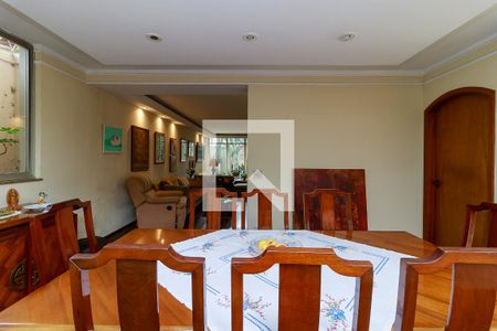 Casa à venda com 500m², 3 quartos e 4 vagas Casa à venda com 500m², 3 quartos e 4 vagasSala