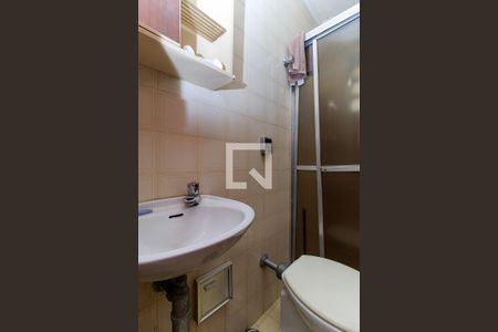 Casa à venda com 500m², 3 quartos e 4 vagas Casa à venda com 500m², 3 quartos e 4 vagasEdícula - Banheiro