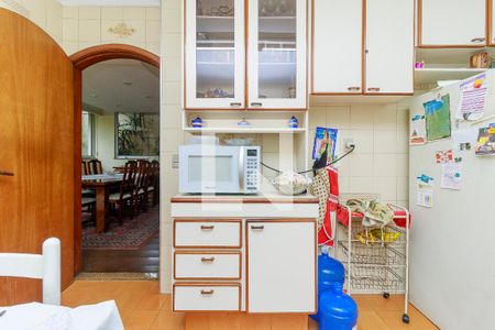 Casa à venda com 500m², 3 quartos e 4 vagas Casa à venda com 500m², 3 quartos e 4 vagasCozinha