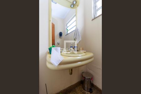 Casa à venda com 500m², 3 quartos e 4 vagas Casa à venda com 500m², 3 quartos e 4 vagasLavabo