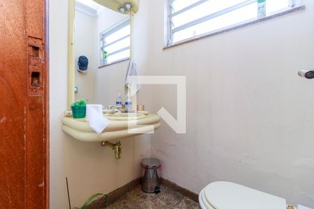 Casa à venda com 500m², 3 quartos e 4 vagas Casa à venda com 500m², 3 quartos e 4 vagasLavabo