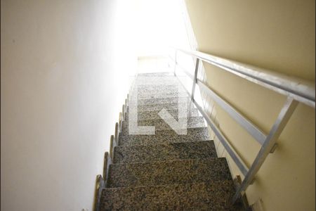 Apartamento para alugar com 92m², 2 quartos e 1 vagaEscada