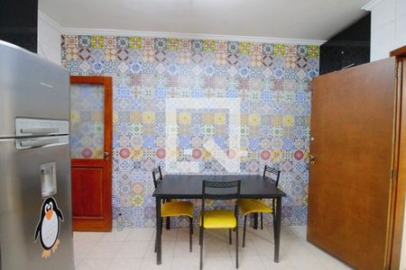 Casa à venda com 180m², 3 quartos e 2 vagas Casa à venda com 180m², 3 quartos e 2 vagasCozinha