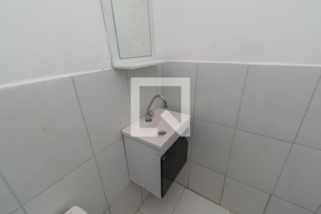 Banheiro de kitnet/studio à venda com 1 quarto, 25m² em Parada de Lucas, Rio de Janeiro