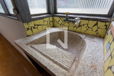 Apartamento para alugar com 130m², 3 quartos e 1 vagaÁrea de Serviço