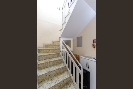 Escada Quartos de casa para alugar com 3 quartos, 150m² em Vila Germinal, São Paulo